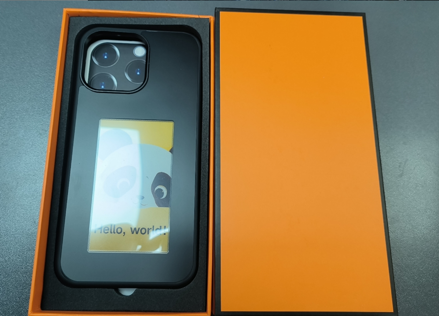 Etui na telefon z ekranem E-Ink
